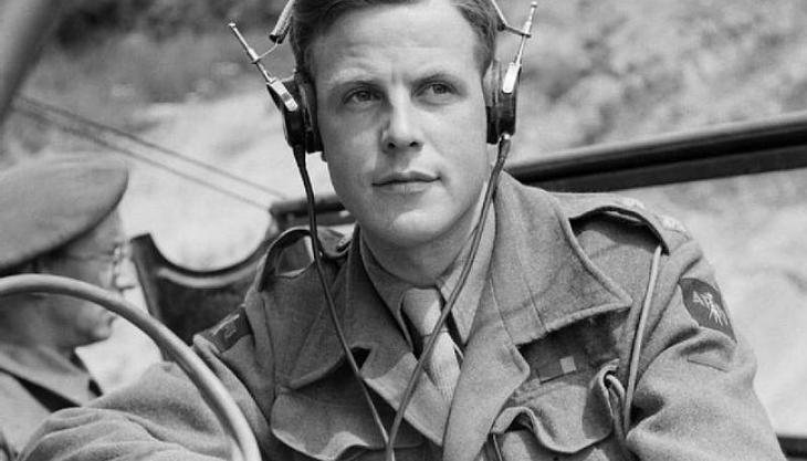 lieutenant_peter_handford_a_sound_recordist_with_the_army_film_unit_poses_with_his_equipment_after_the_end_of_hostilities_in_1945._bu8364.jpg
